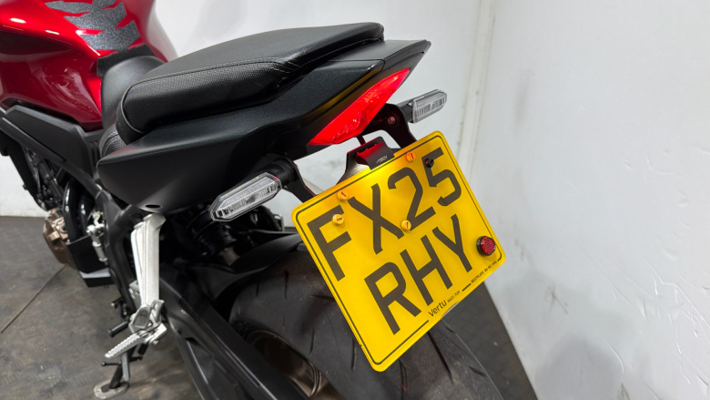 24MY Honda CB650R E-Clutch